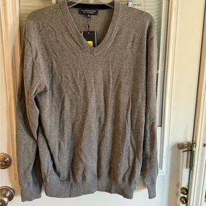 Roundtree & Yorke Charcoal Gray V-Neck Sweater New with Tags